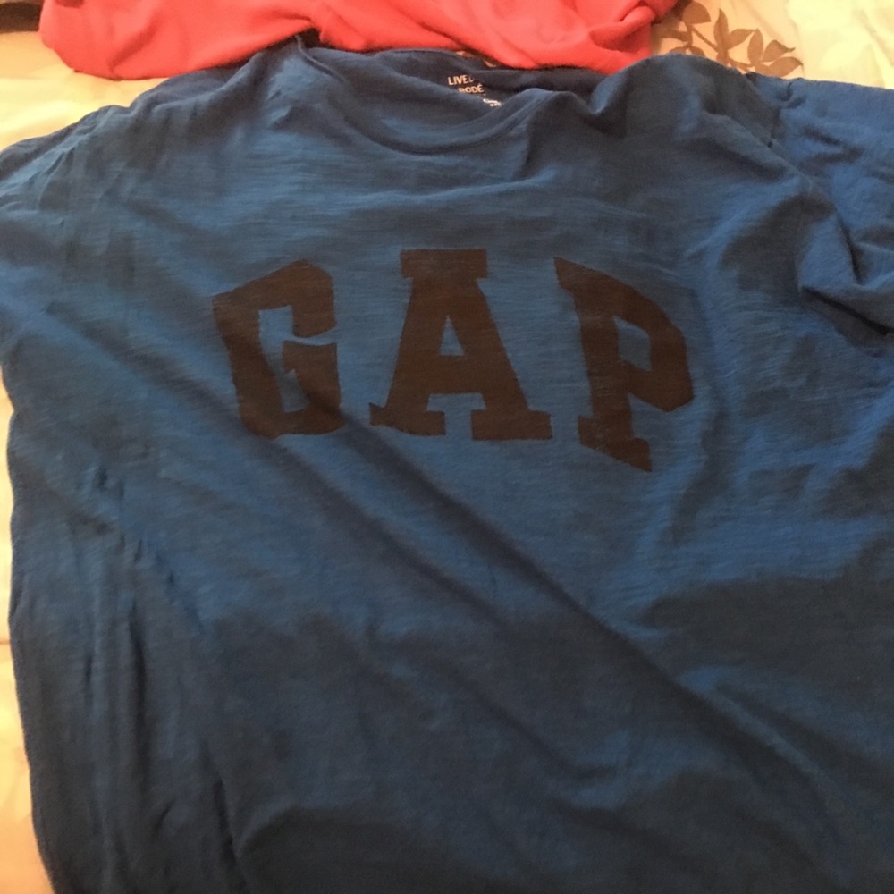 Men’s size xl gap shirt
